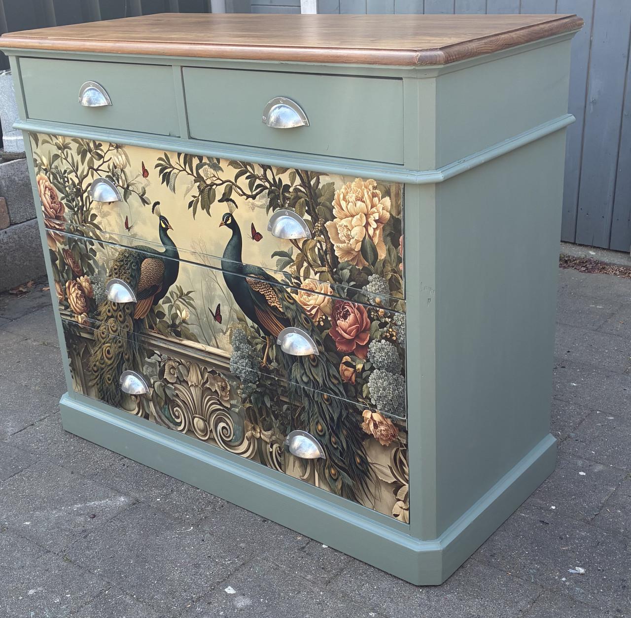 Unieke ladekast met pauwen decoupage