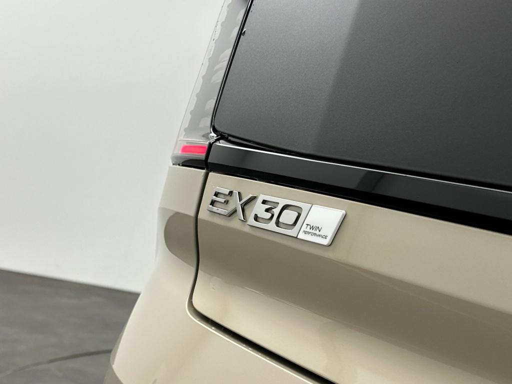 Volvo Ex30 cross country 315 kw twin motor performance awd ultra