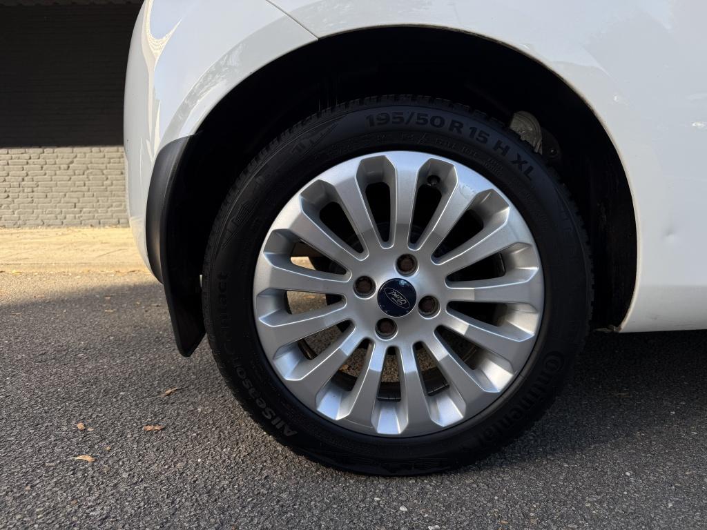 Ford KA 1.2 titanium x - lederen bekleding - nieuwe distributie + grote beu