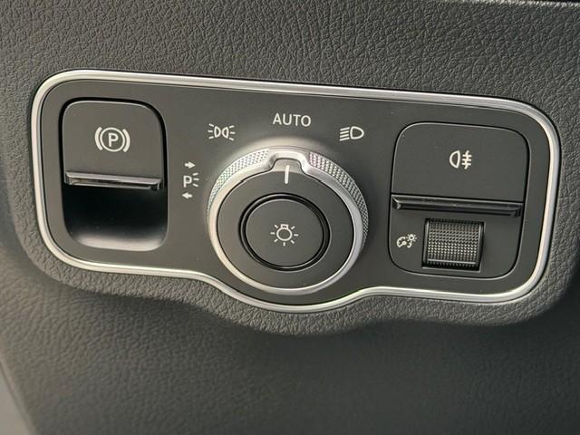 Mercedes-Benz Gla-klasse 200 business solution amg l panoramadak l mbux l m