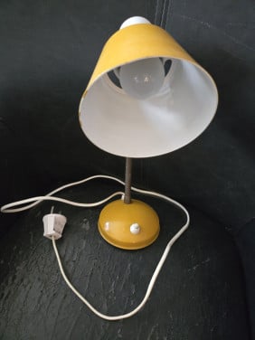 Vintage tafellamp van het merk Hala Zeist. In zeer goede staat