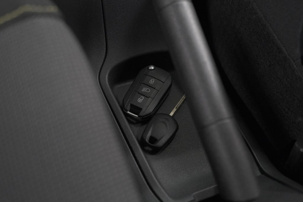 Citroen C3 puretech 110 eat6 shine | apple carplay | parkeersensoren | clim