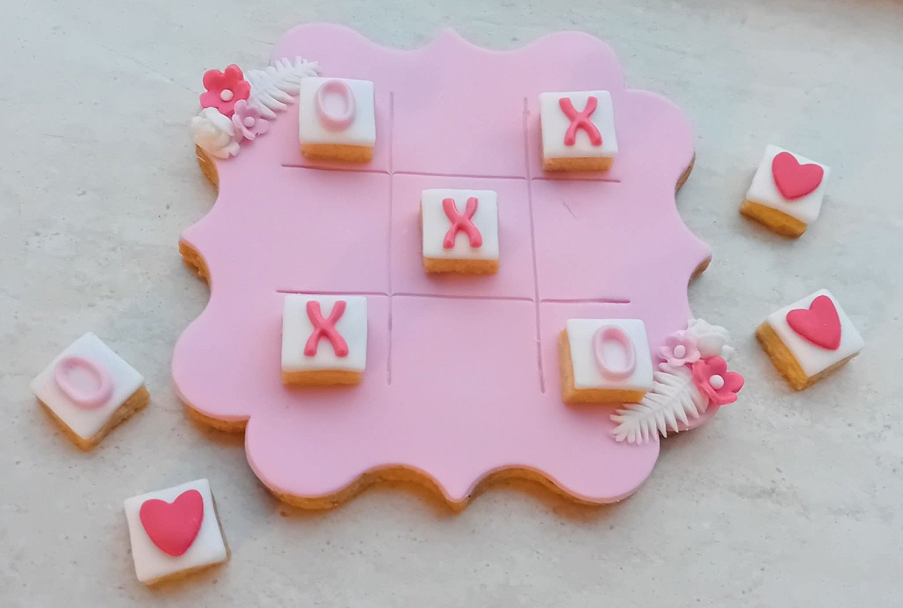 Tic tac toe cookie