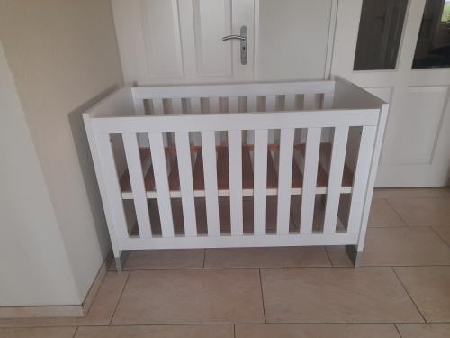 Mooi ledikantje (in goede nette staat)