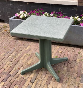 Vierkante Tuin - terras tafels.