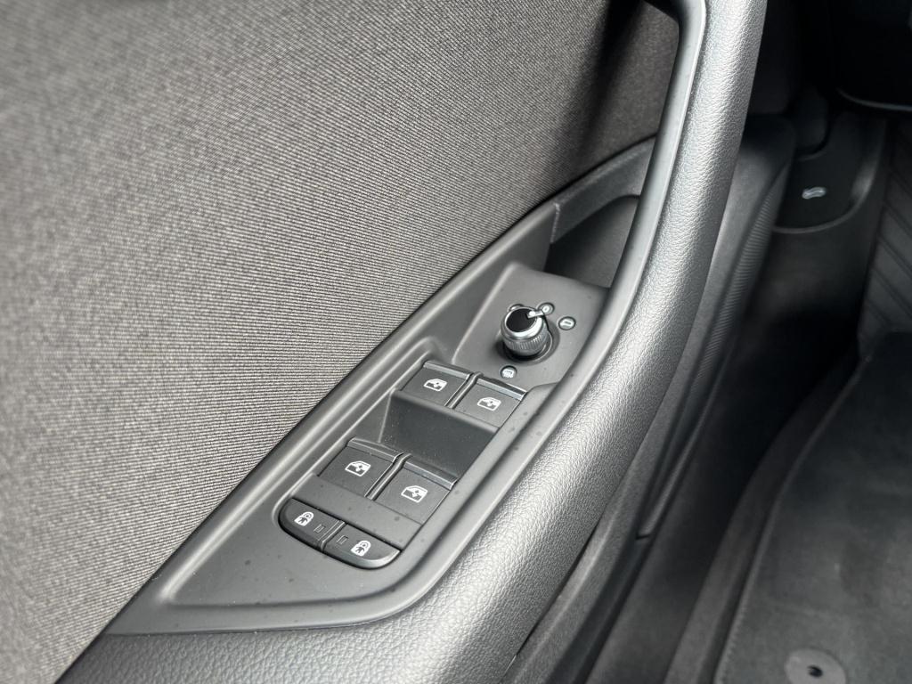 Audi A4 limousine 35 tfsi advanced edition nl-auto, virtual cockpit!