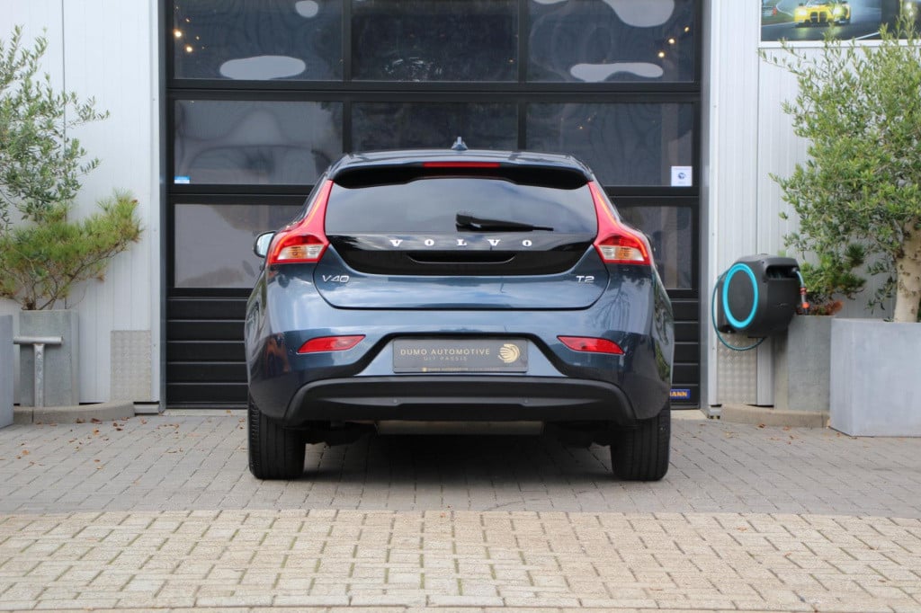 Volvo V40 2.0 t2 momentum - navi - cruise - grootlicht ass - led - pdc - st