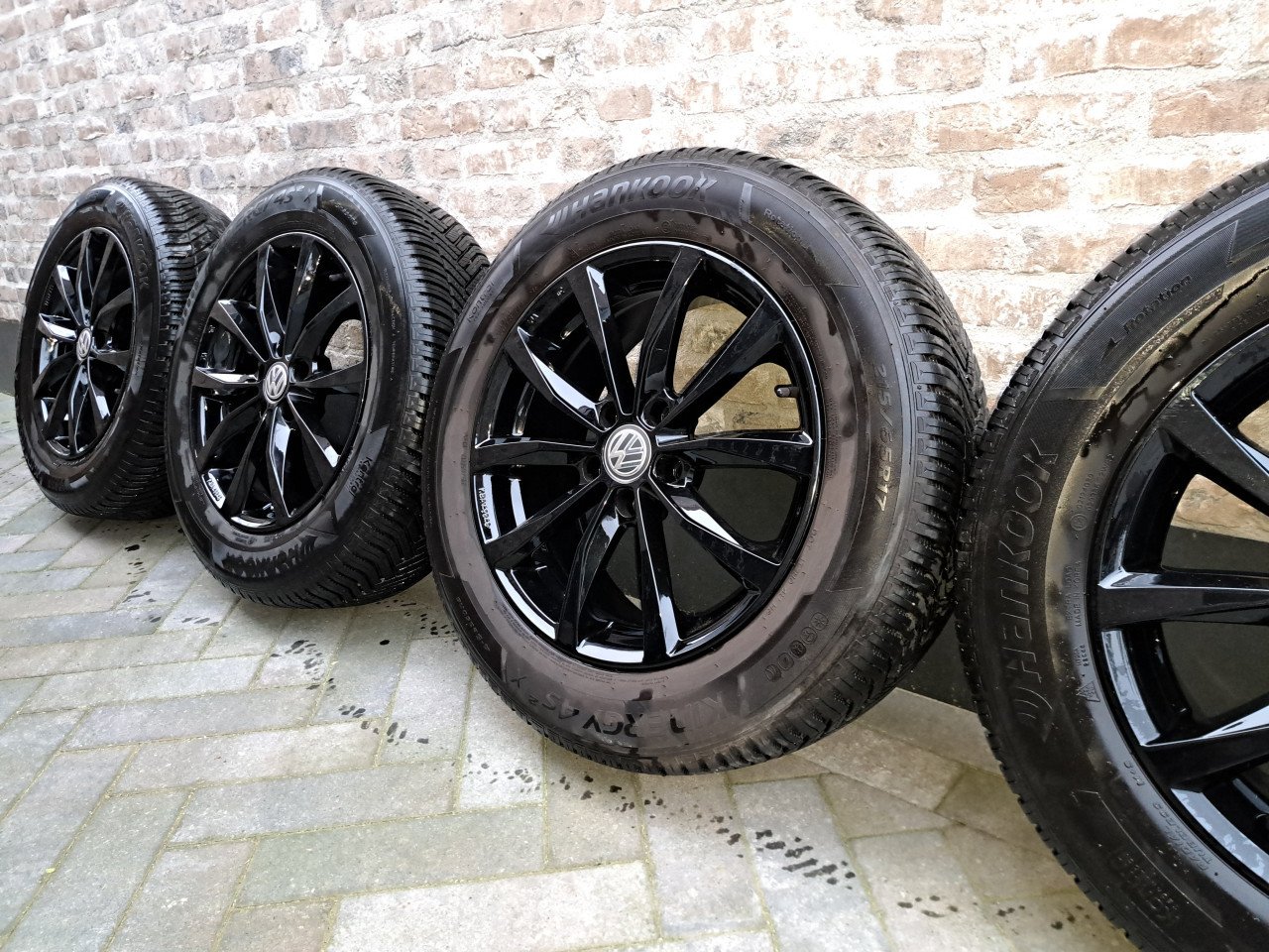 17 inch lichtmetalen velgen all weather banden zgan!