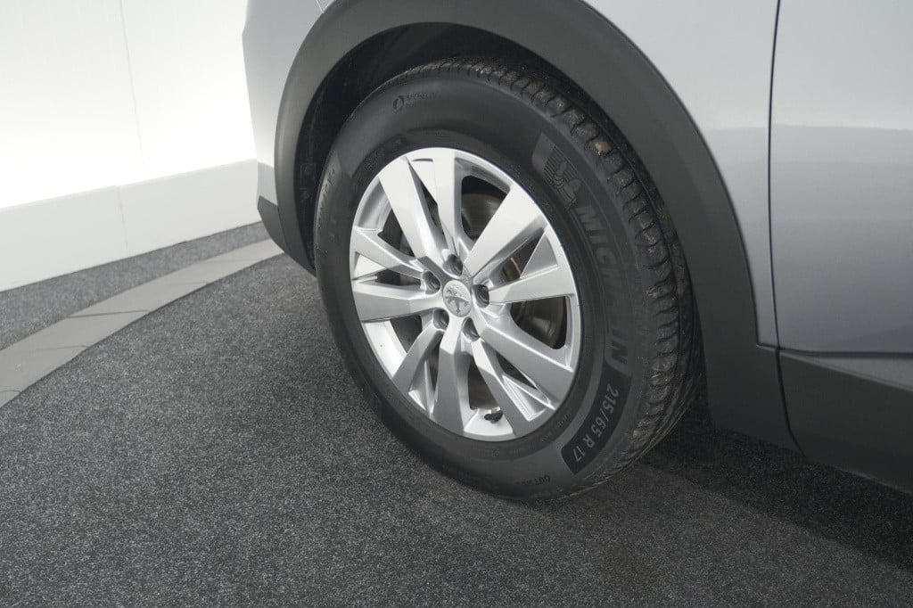 Peugeot 5008 puretech 130 eat8 active pack | 7 zitplaatsen | camera | apple