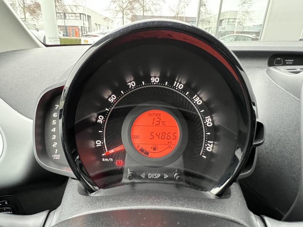 Toyota Aygo 1.0 vvt-i x-first cabrio | subwoofer | instaplijsten| uitlaatsi