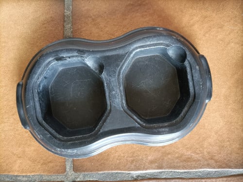 Etensbakje kat of kleine hond. Een deel voor brokjes en een voor water.
