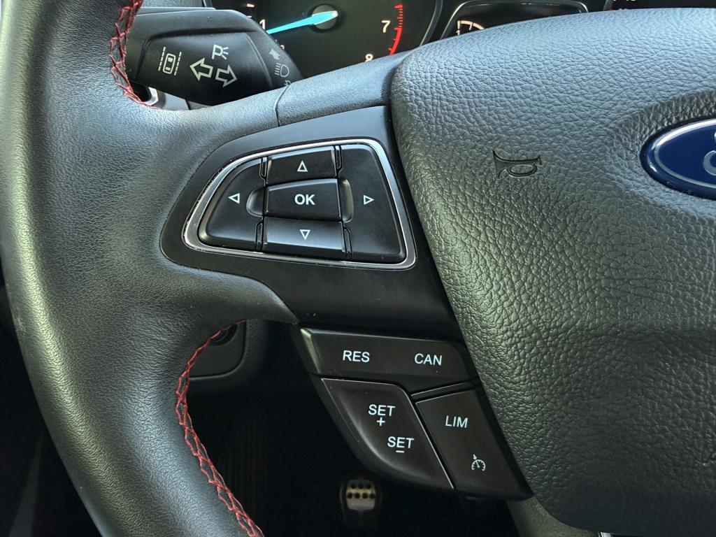 Ford Kuga 1.5 ecoboost st line | stoel/stuur verwarming | cruise | apple ca