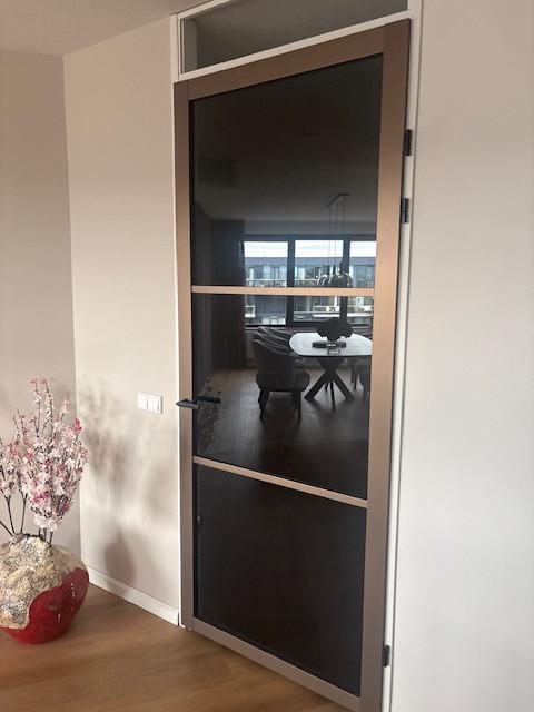 Maatwerk binnendeur Svedex. nieuw maar schade door vervoer.