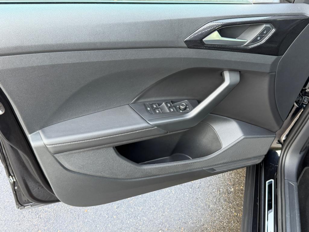 Volkswagen T-cross 1.5 tsi 150pk dsg r-line | camera | trekhaak | navi | iq