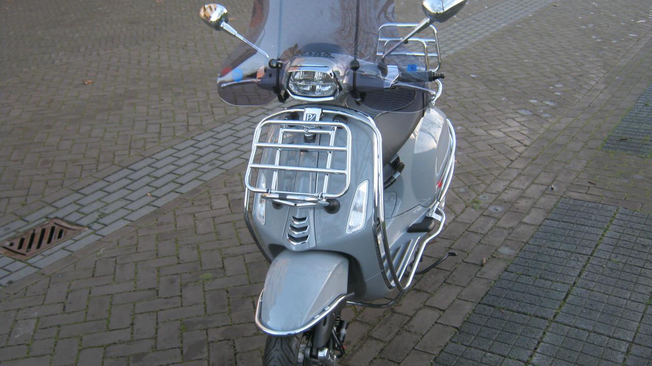 Z.G.A.N VESPA SPRINT COSTUM WEINIG 850 KM VOOR 3800 EURO