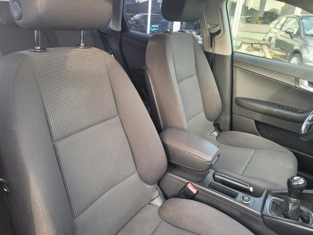 Audi A3 sportback 1.6 fsi attraction