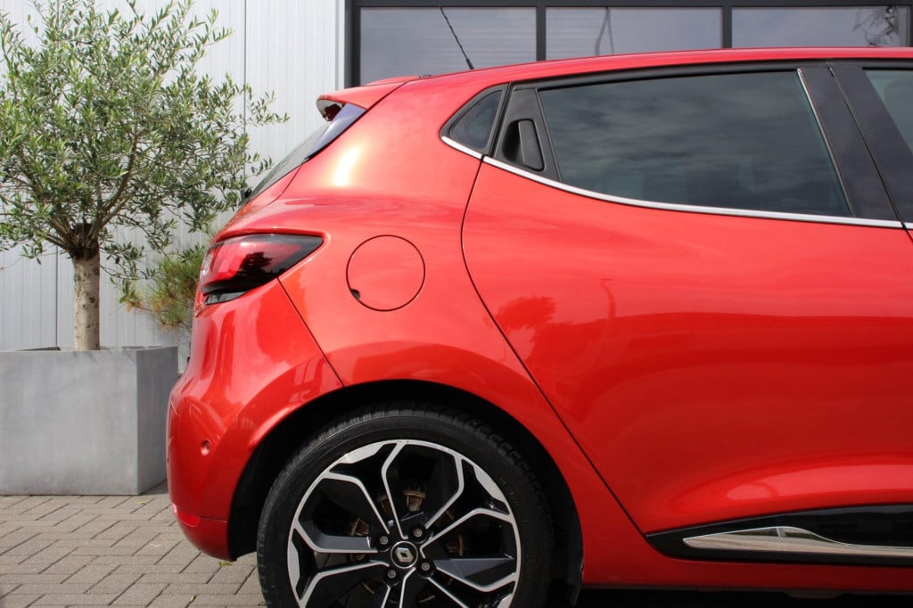 Renault Clio 1.2 tce intens - bose - leder - navi - aut inparkeren - camera