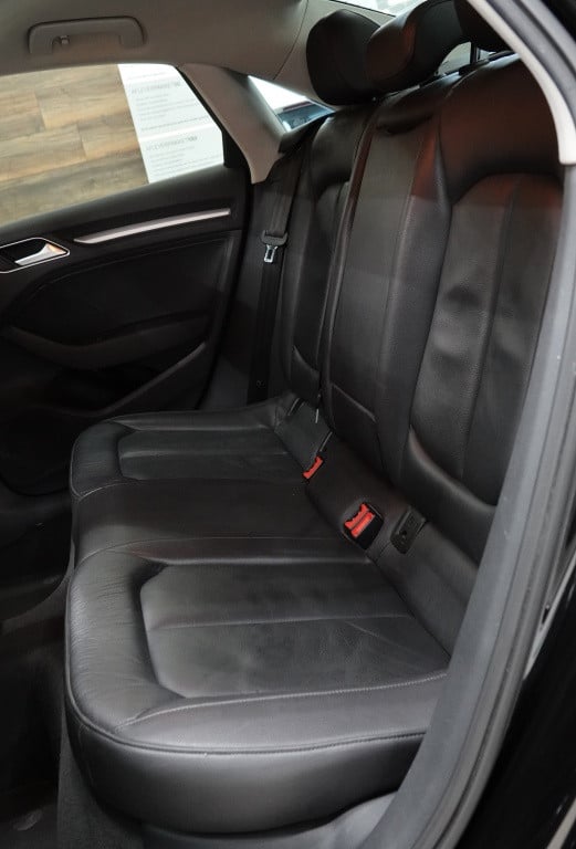 Audi A3 limousine 1.8 tfsi | panorama | leder | camera | pdc |