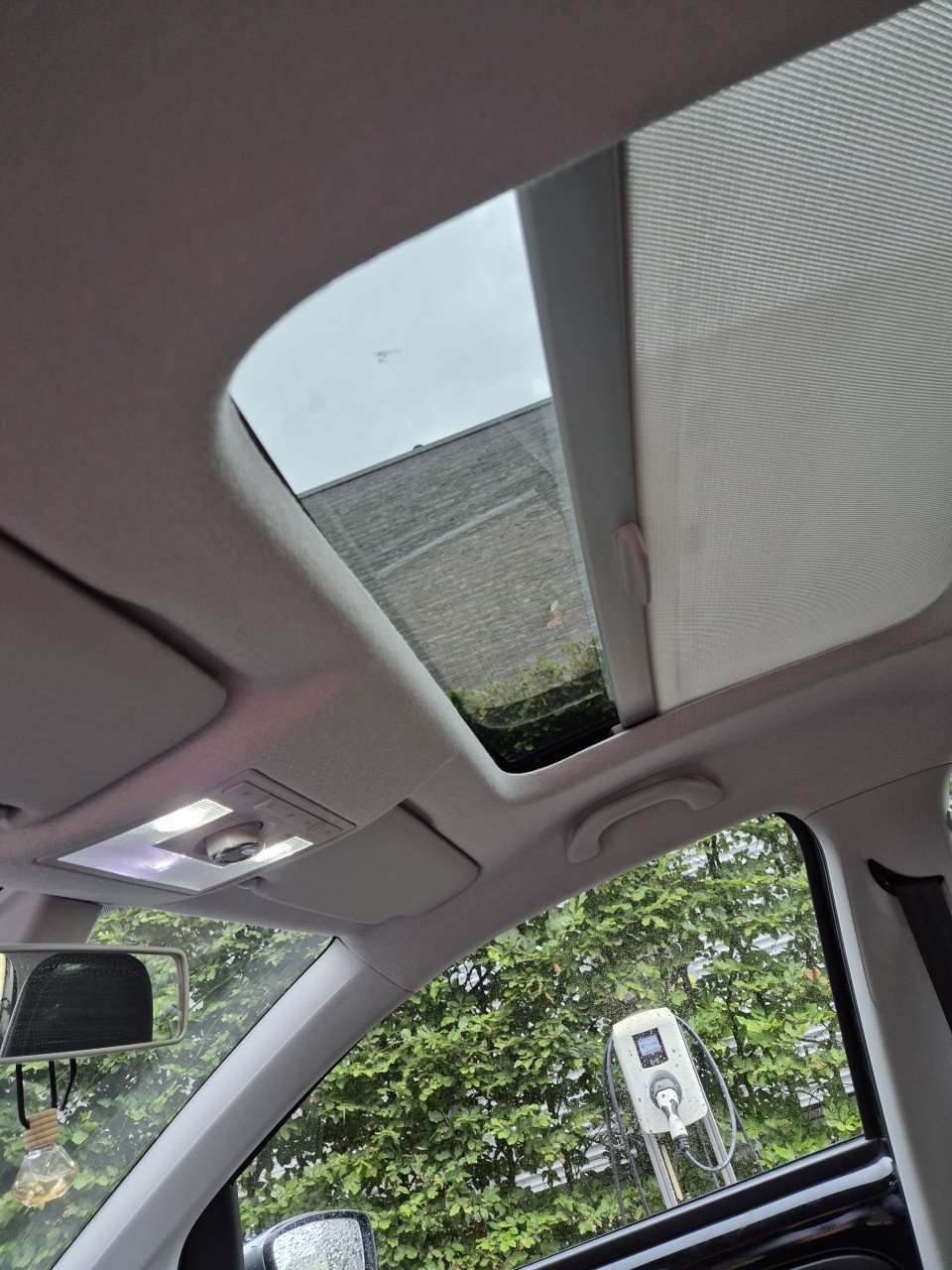VW High Up BlueMotion 75 pk lederen stoelen