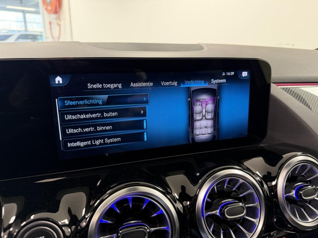 Mercedes-Benz Gla-klasse 250 e amg line | trekhaak | panoramadak | memory |