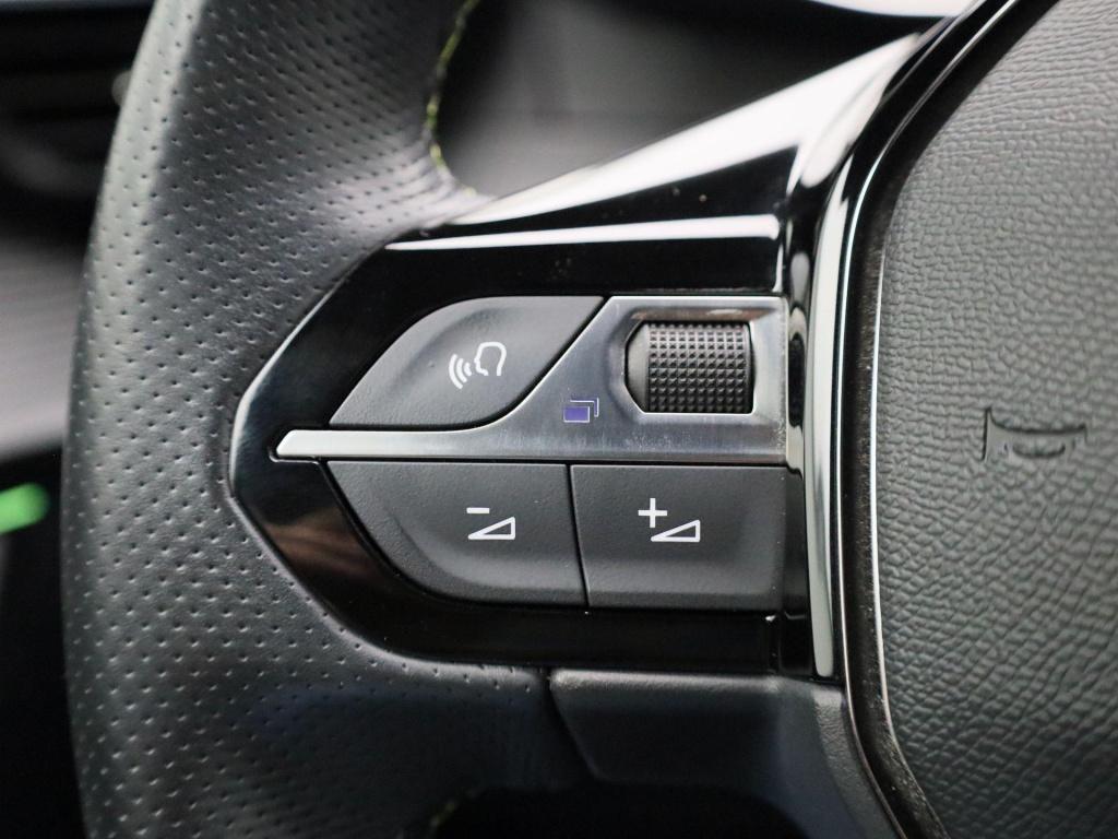 Peugeot 208 1.2 puretech 100 gt line | panoramadak | half-leder | navigatie