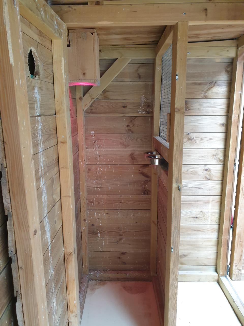 Te koop voliere en regenton