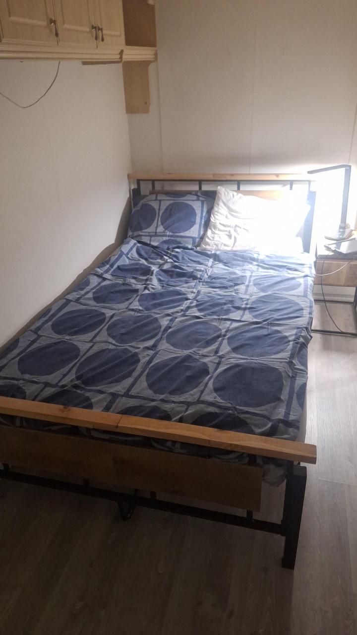 Instapklare stacaravan met staanplaats te koop in Hengstdijk zws vlaanderen