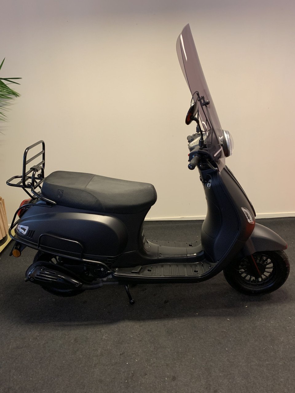 BTC RIVA MET WINDSCHERM NU 895,= RIJKLAAR