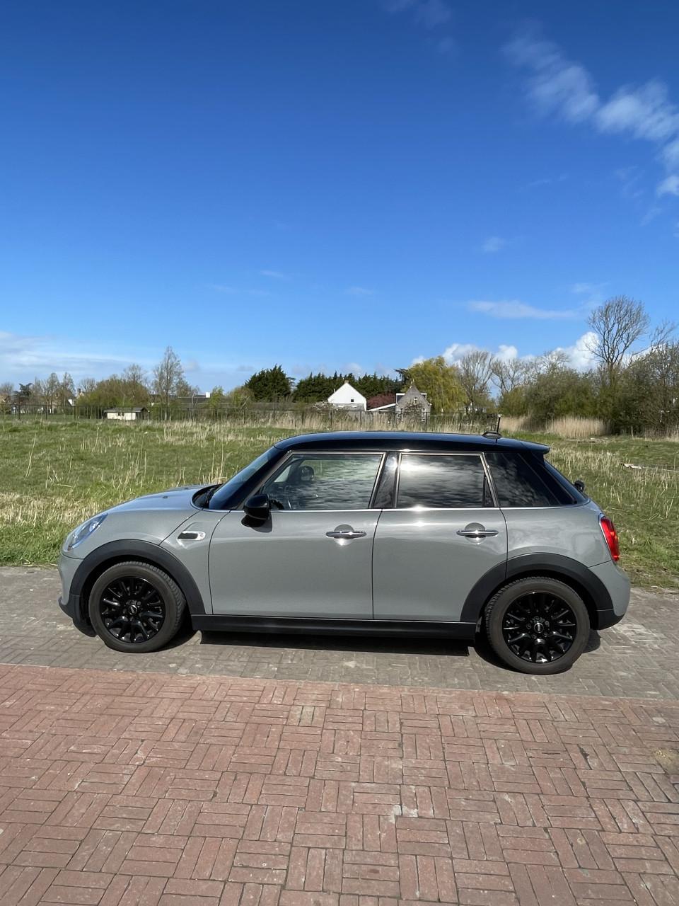Te koop MINI Cooper 1.5 Business (origineel NL, 5-deurs, BT, Navi)