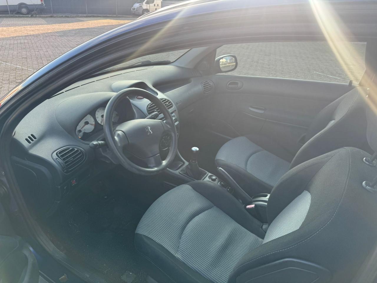 Peugeot 206 bj 2005 1350 euro