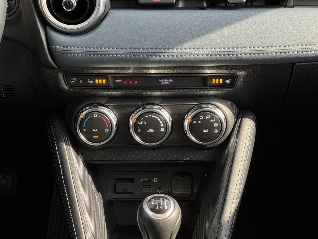 Mazda 2 1.5 skyactiv-g signature | navigatie | 360° camera | head-up displa