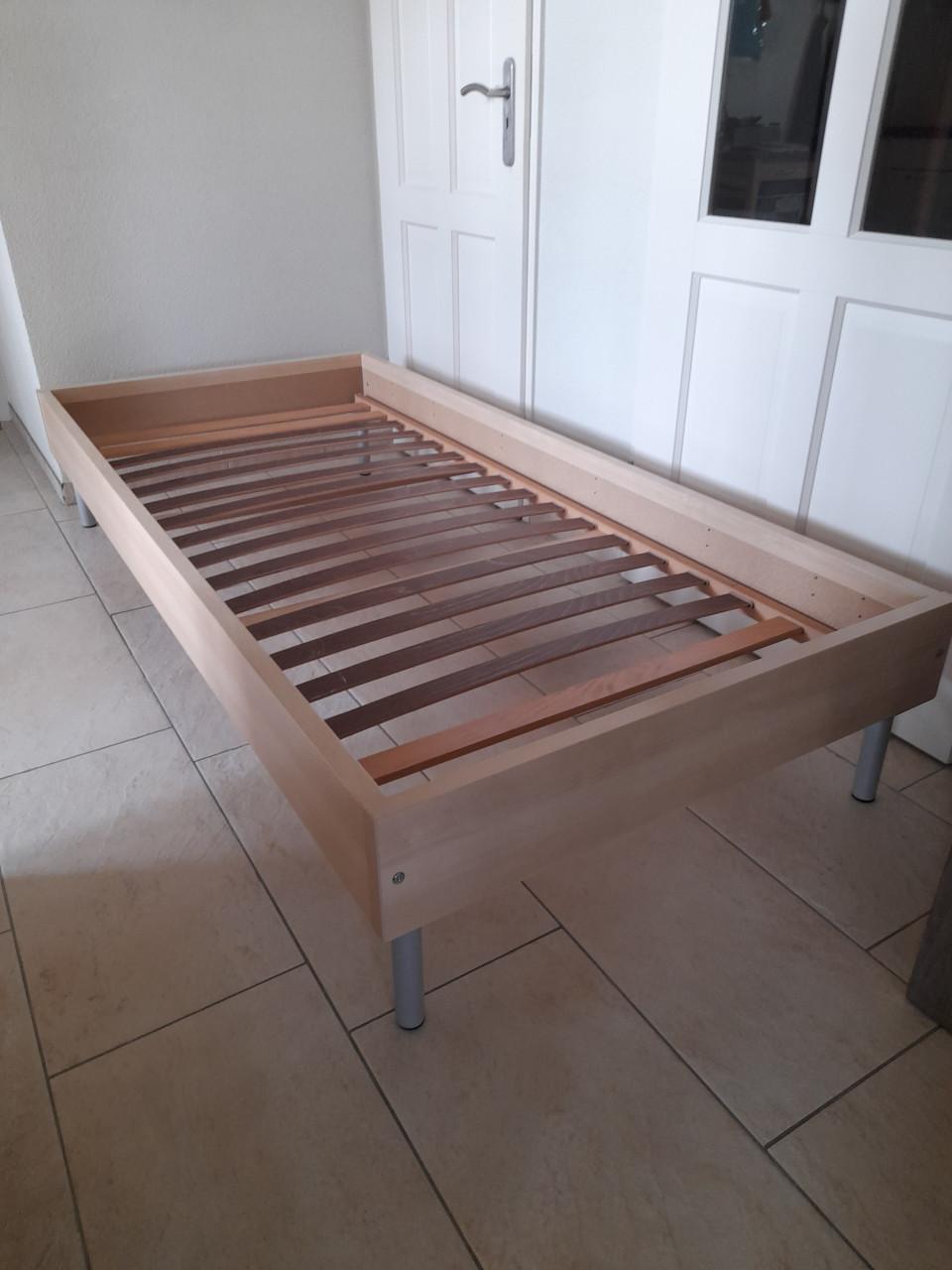 1 persoons bed 90 x 200 (in goede staat )
