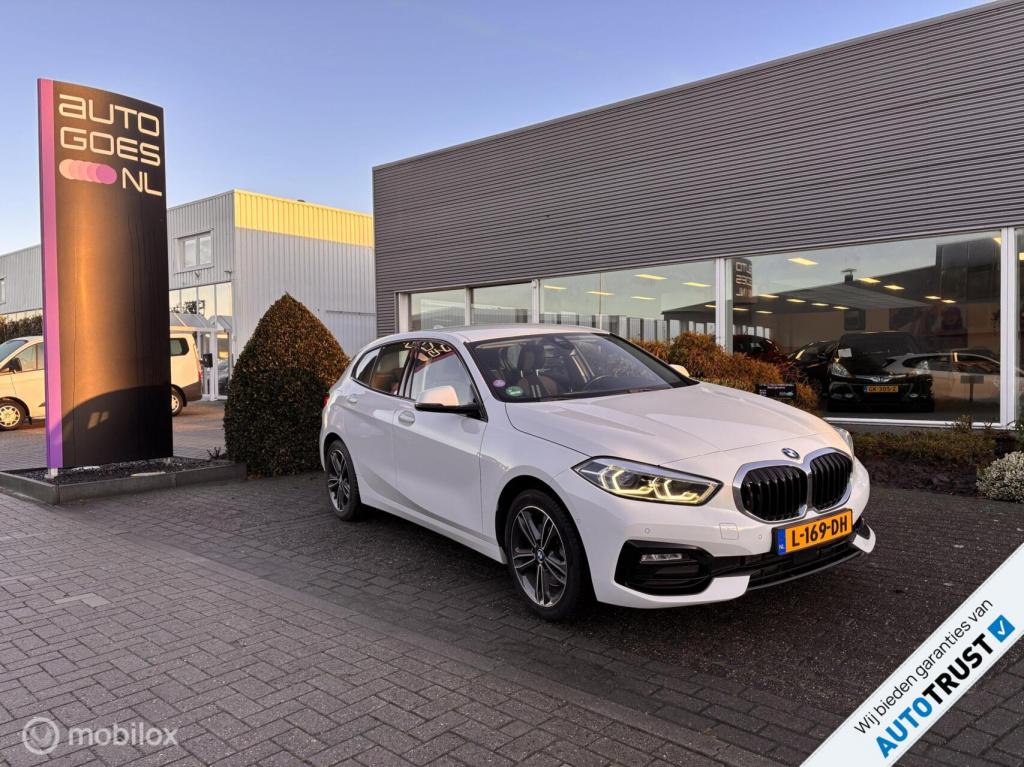 BMW 1 Serie 118i corporate lease sport navi camera