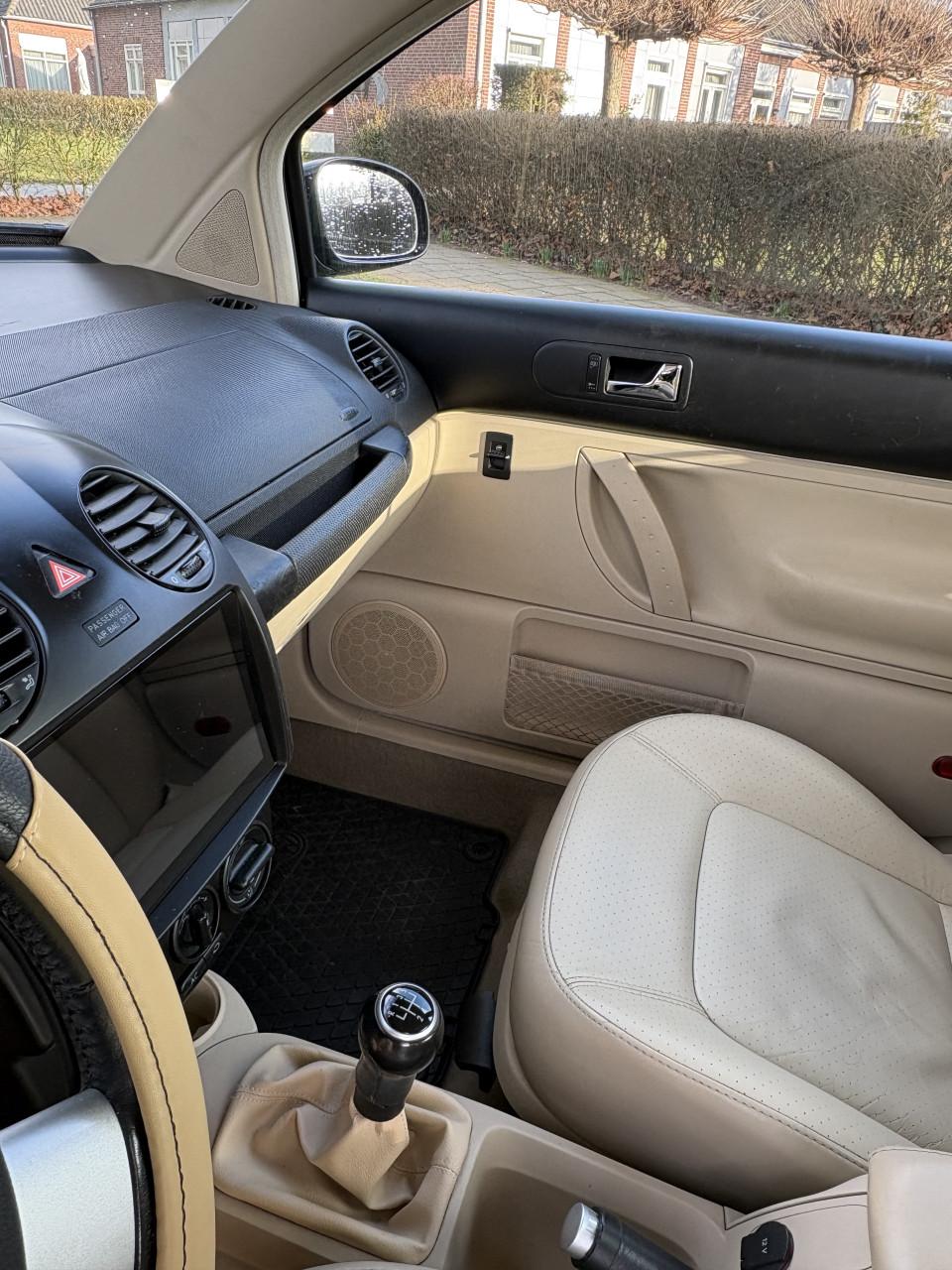 Volkswagen New Beetle, 117.000km, leer, airco, 1,6 benzine