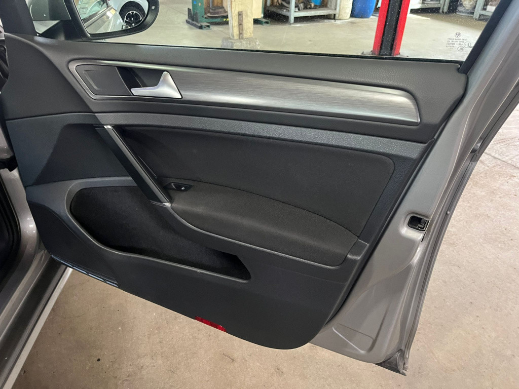 Volkswagen E-golf e-golf 136pk, virtual cockpit, apple carplay, navigatie