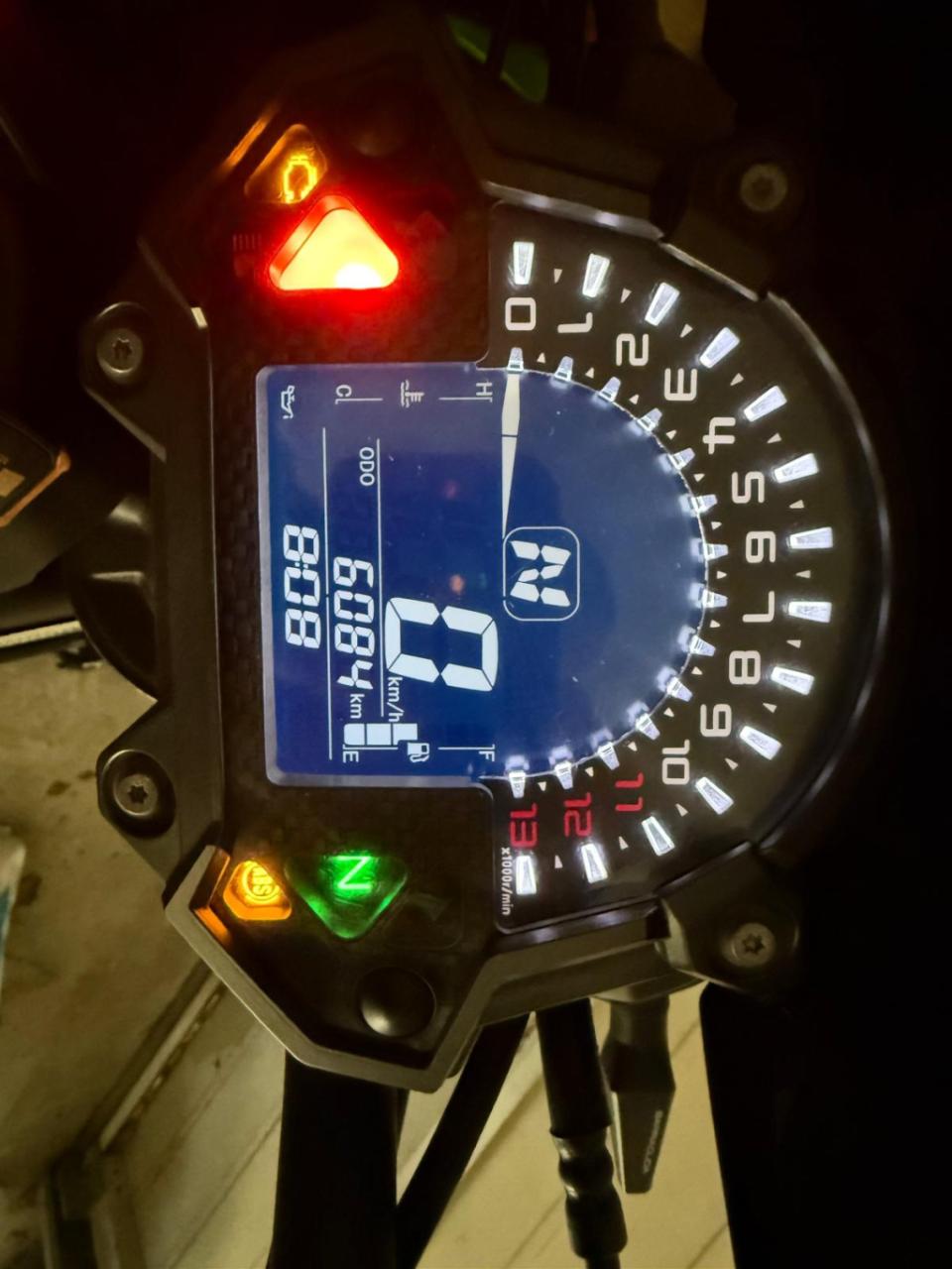 Kawasaki Z900 | quickshifter | akrapovič