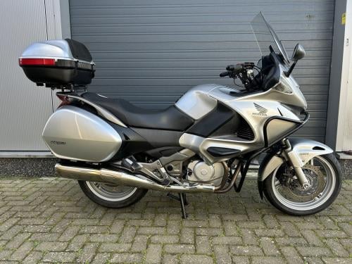 Honda NT700V Deauville uit 2010 met ABS, topkoffer, valbeugel, etc €3250,-