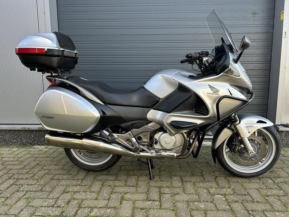 Honda NT700V Deauville uit 2010 met ABS, topkoffer, valbeugel, etc €3250,-