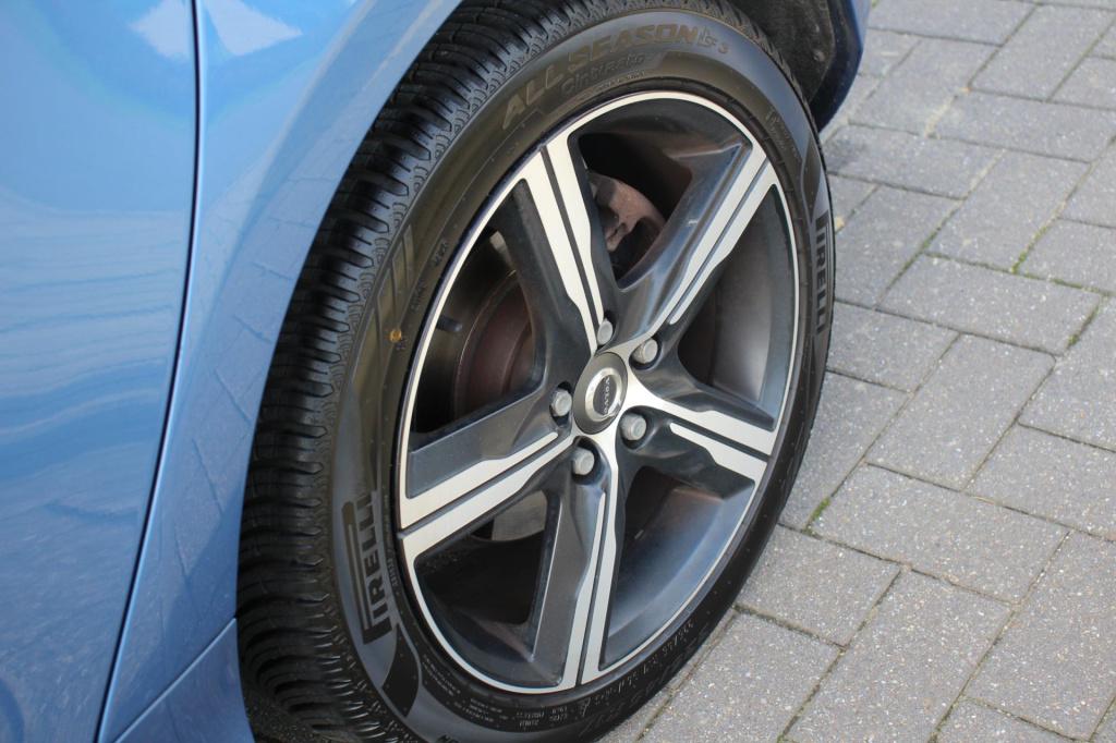 Volvo V40 2.0 t2 r-design - leder/alcantara - harman kardon - led - navi - 