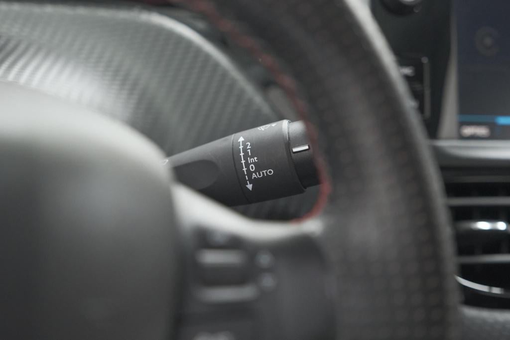 Peugeot 2008 puretech 110 eat6 gt-line | camera | panoramadak | navigatie |