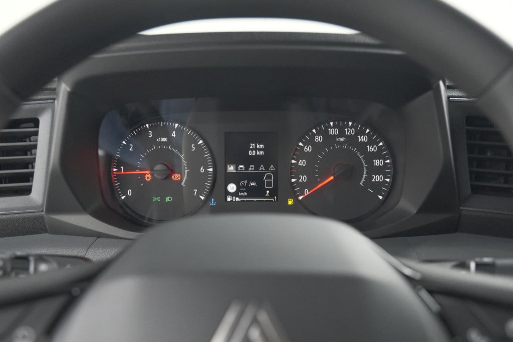 Renault Master t35 2.0 dci 150 l2h2 extra | trekhaak | camera | vloerplaat 