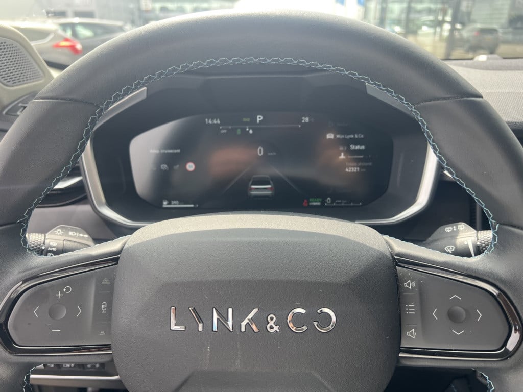 Lynk & Co 01 1.5 261pk plug in hybrid , panodak , 360 gr camera, adaptive c