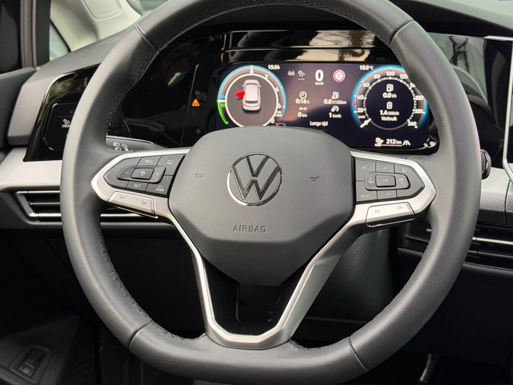 Volkswagen Golf 1.5 ehybrid style | trekhaak | camera | iq light | head up 