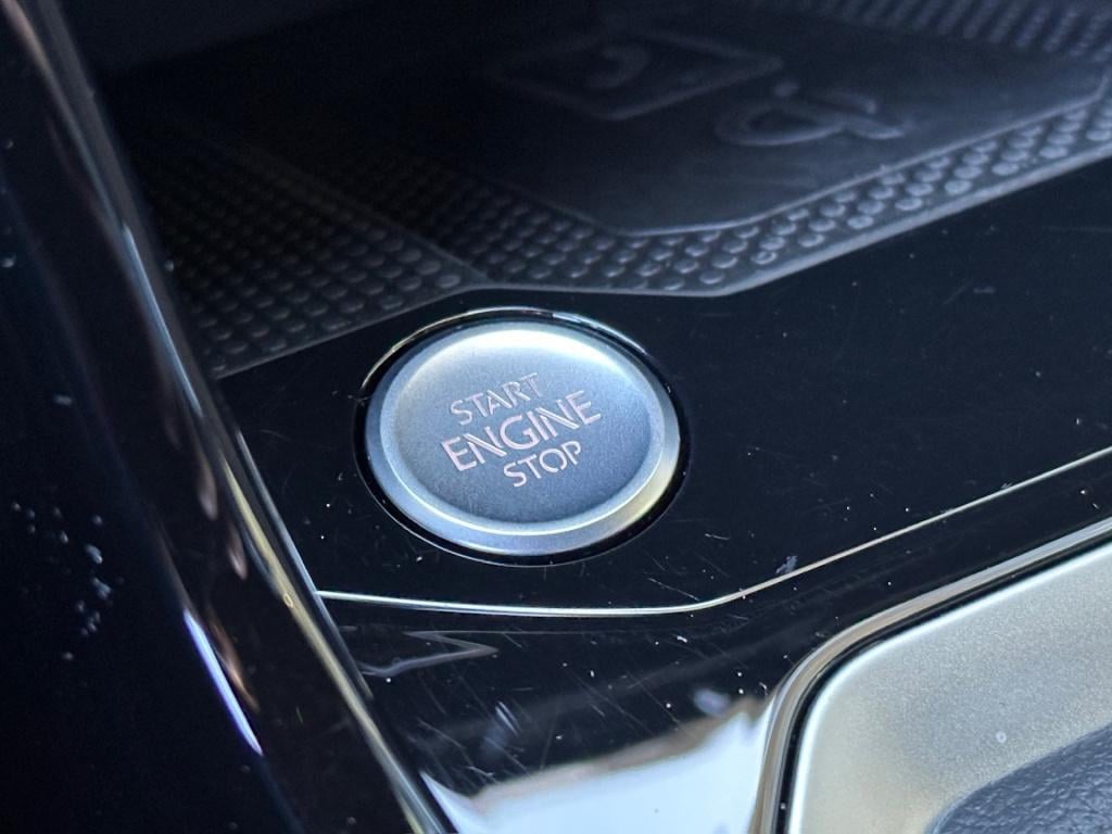 Volkswagen T-roc 1.5 tsi 150pk r-line | black style | keyless | navi | adap