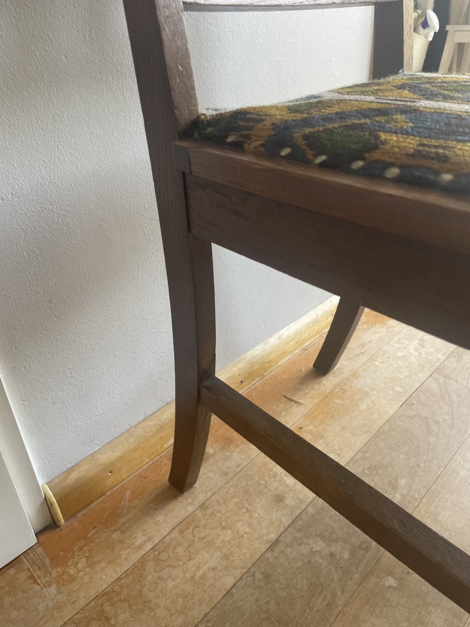Charmante stoel met handgeweven zitting