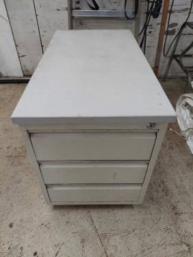 Ladenkast staal kleur wit