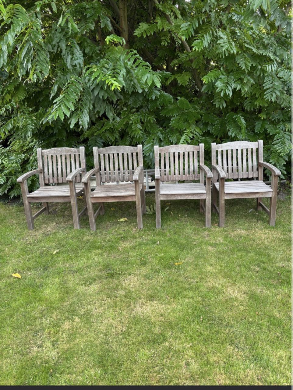 4 hardhouten tuinstoelen