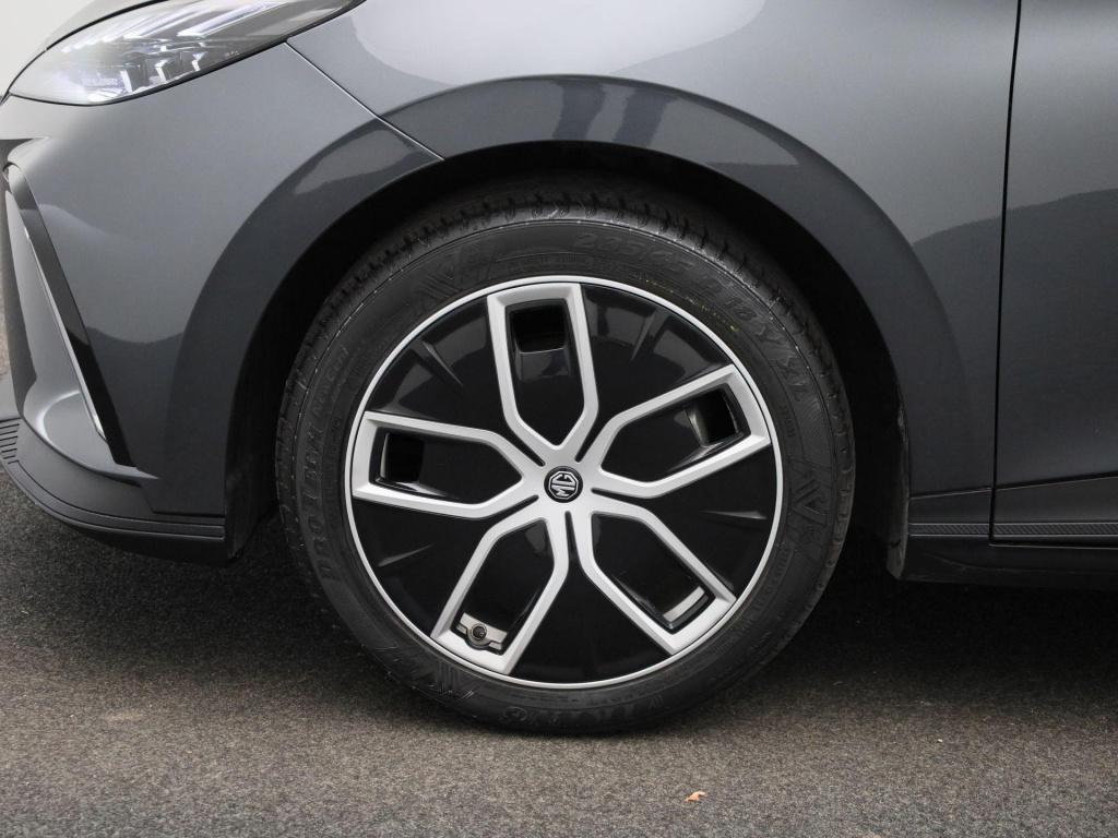 MG Mg4 64 kwh luxury | automaat | navigatie | climate control | apple carpl