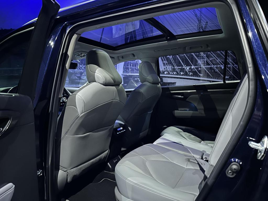 Toyota Highlander 2.5 awd hybrid executive 7 persoons *origineel nl*pano*tr