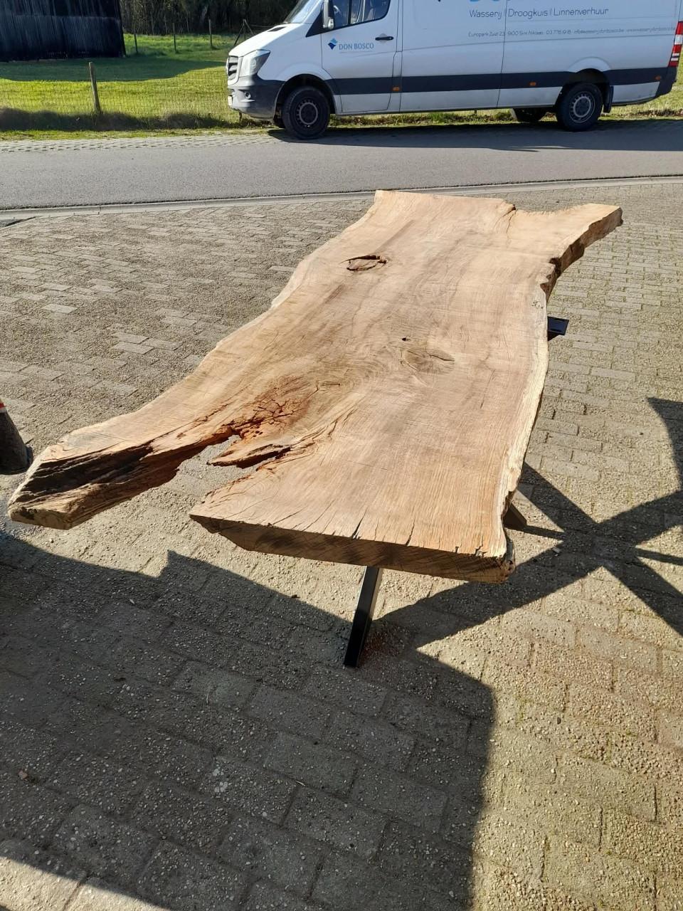Eiken boomstamtafel / tuintafel met onderstel naar keuze 250x80